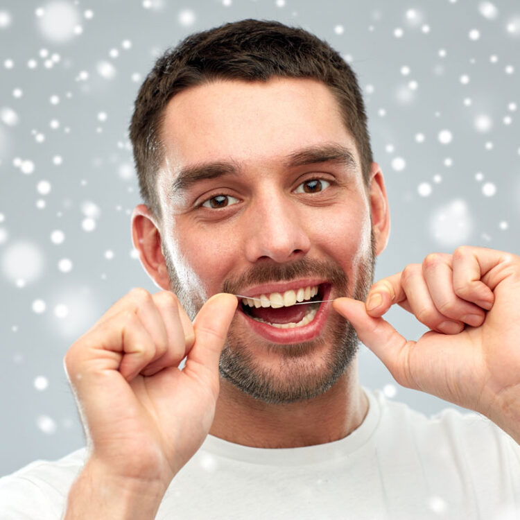 Зубная нить: как пользоваться и зачем?